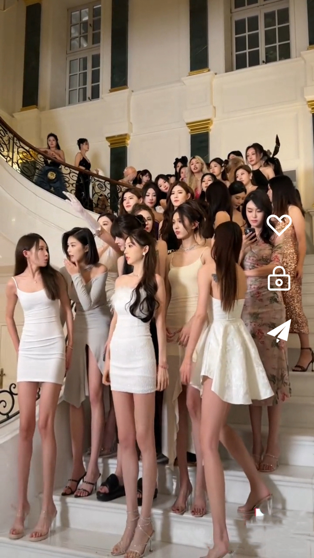 高跟踩踏女王sm视频网站截图